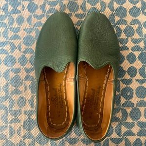 Dark Green Women’s Sabahs sz 9